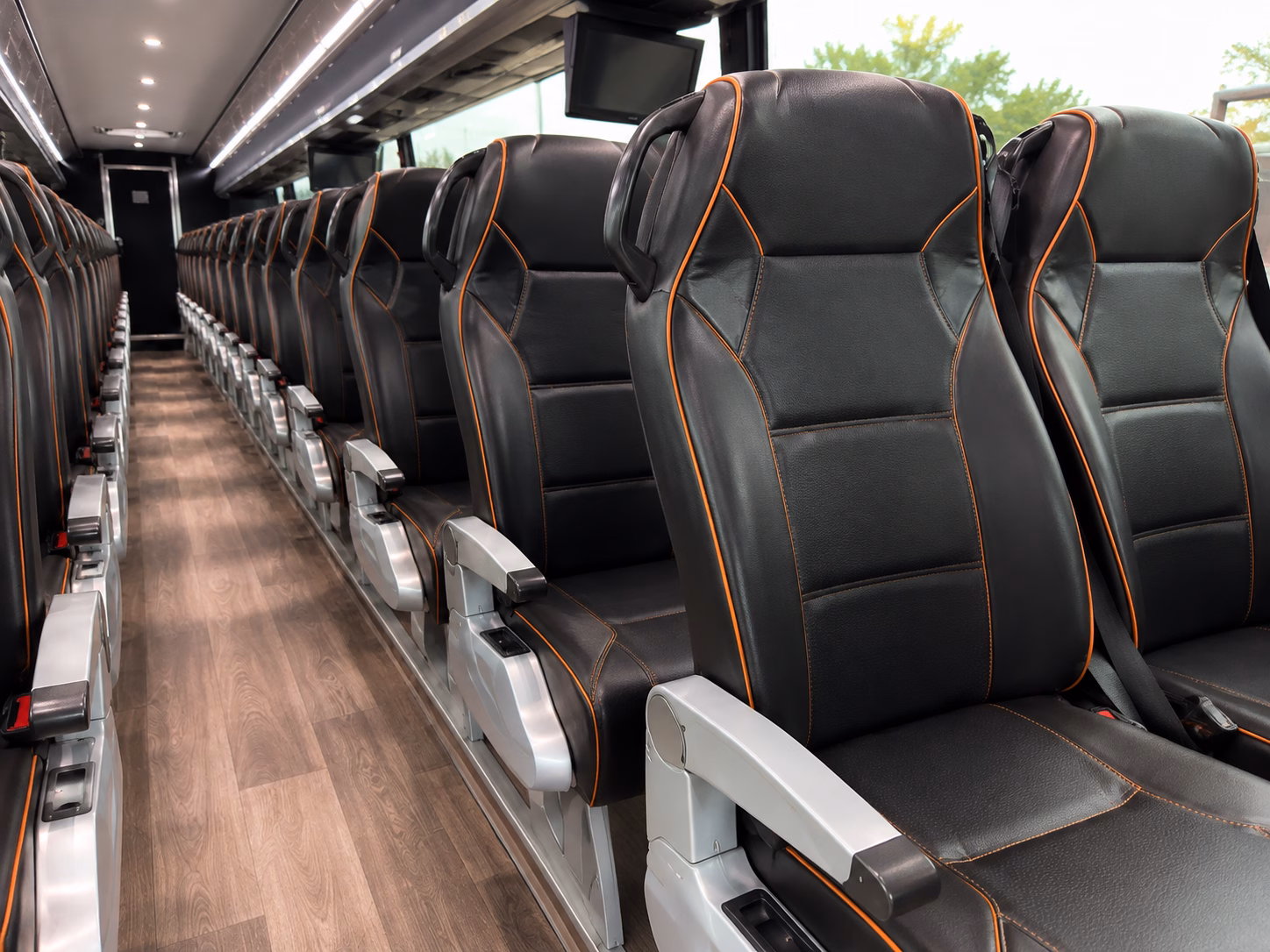 charter bus shuttles to detroit metropolitan wayne county airport dtw